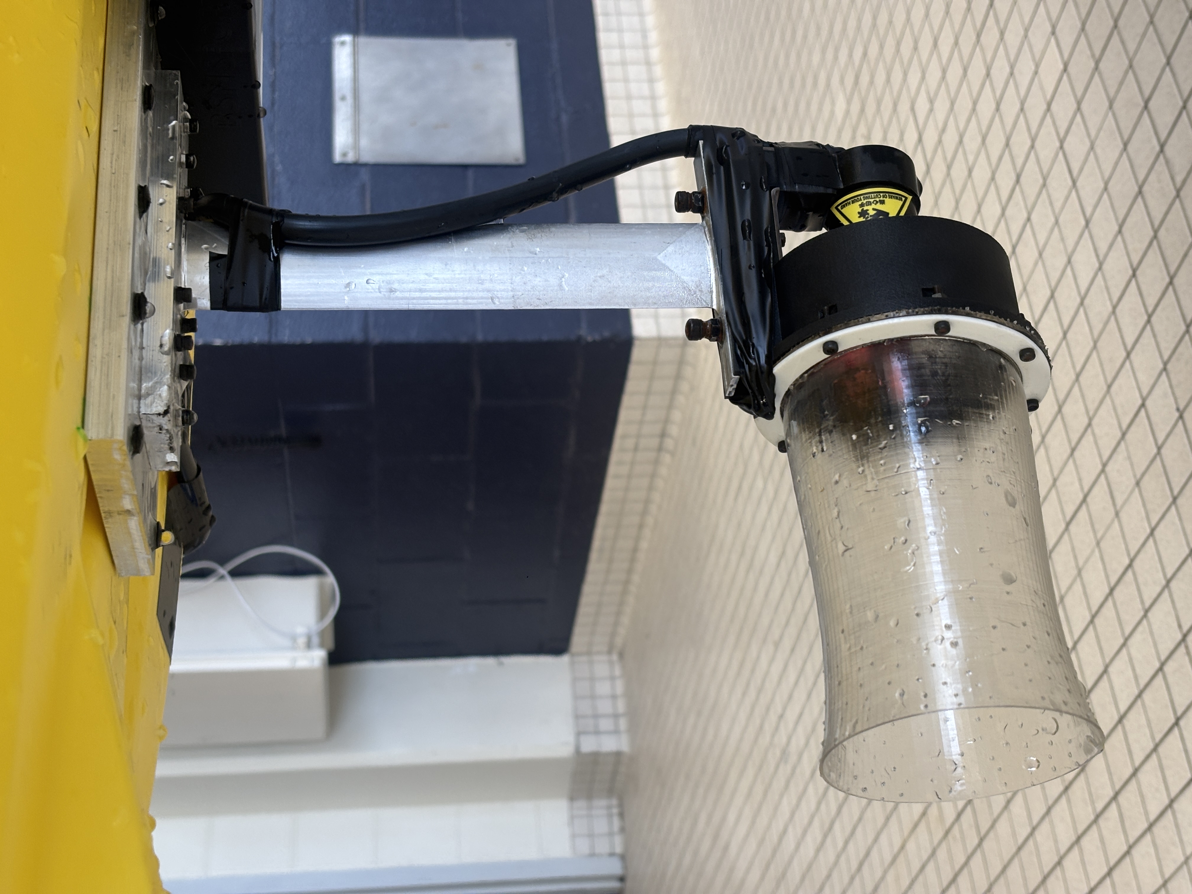 Soft nozzle mounted on test rig